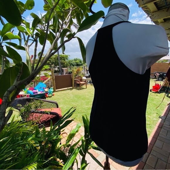 Banana Republic racer halter top in blk.EUC - Picture 5 of 10